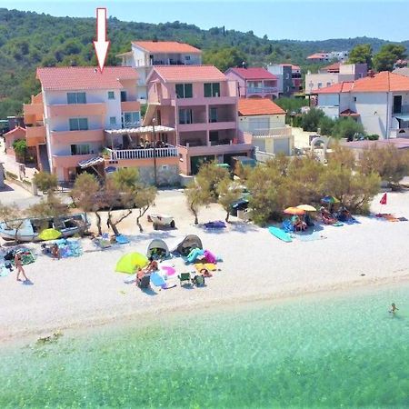 Marinovi Dvori Apartment Slatine Bagian luar foto