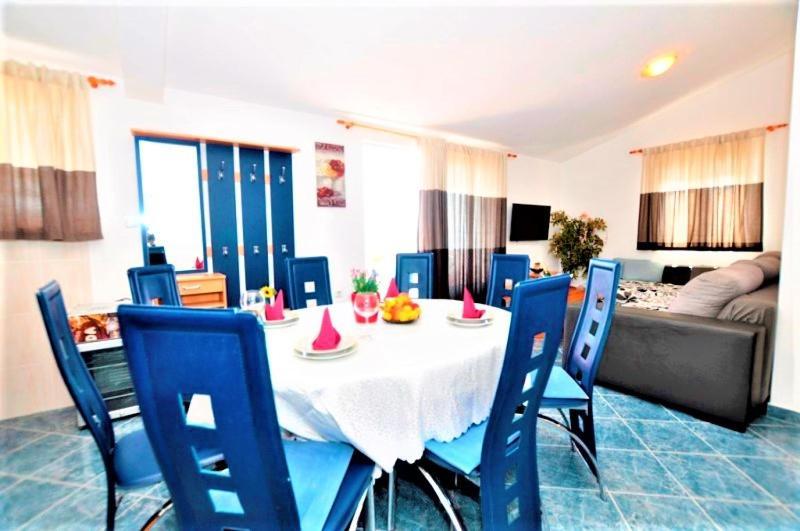 Marinovi Dvori Apartment Slatine Bagian luar foto