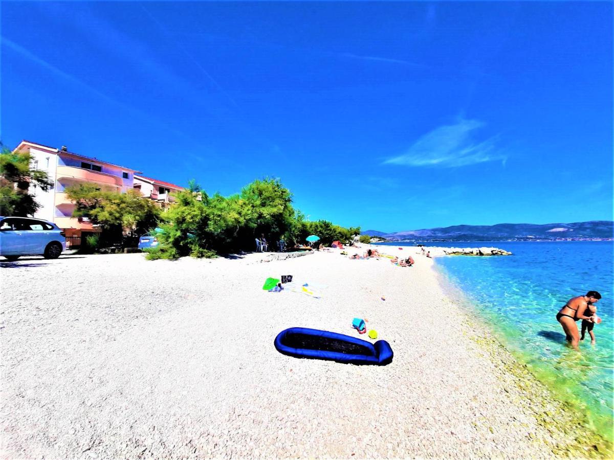 Marinovi Dvori Apartment Slatine Bagian luar foto