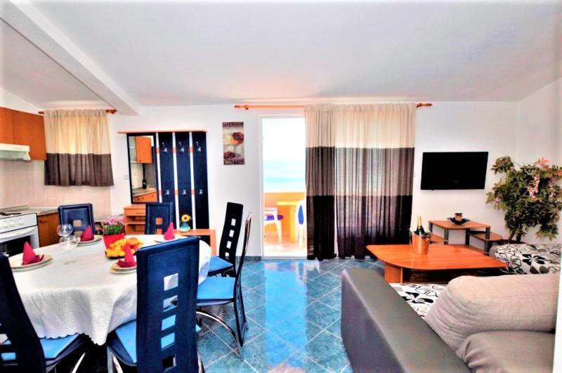 Marinovi Dvori Apartment Slatine Bagian luar foto