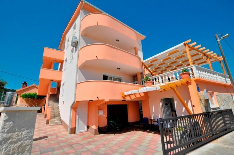 Marinovi Dvori Apartment Slatine Bagian luar foto