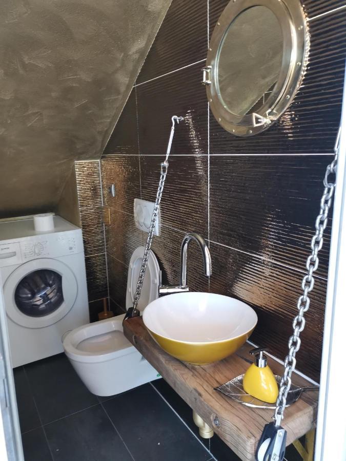 Marinovi Dvori Apartment Slatine Bagian luar foto