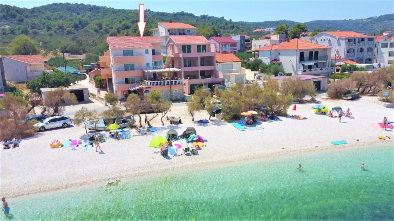 Marinovi Dvori Apartment Slatine Bagian luar foto
