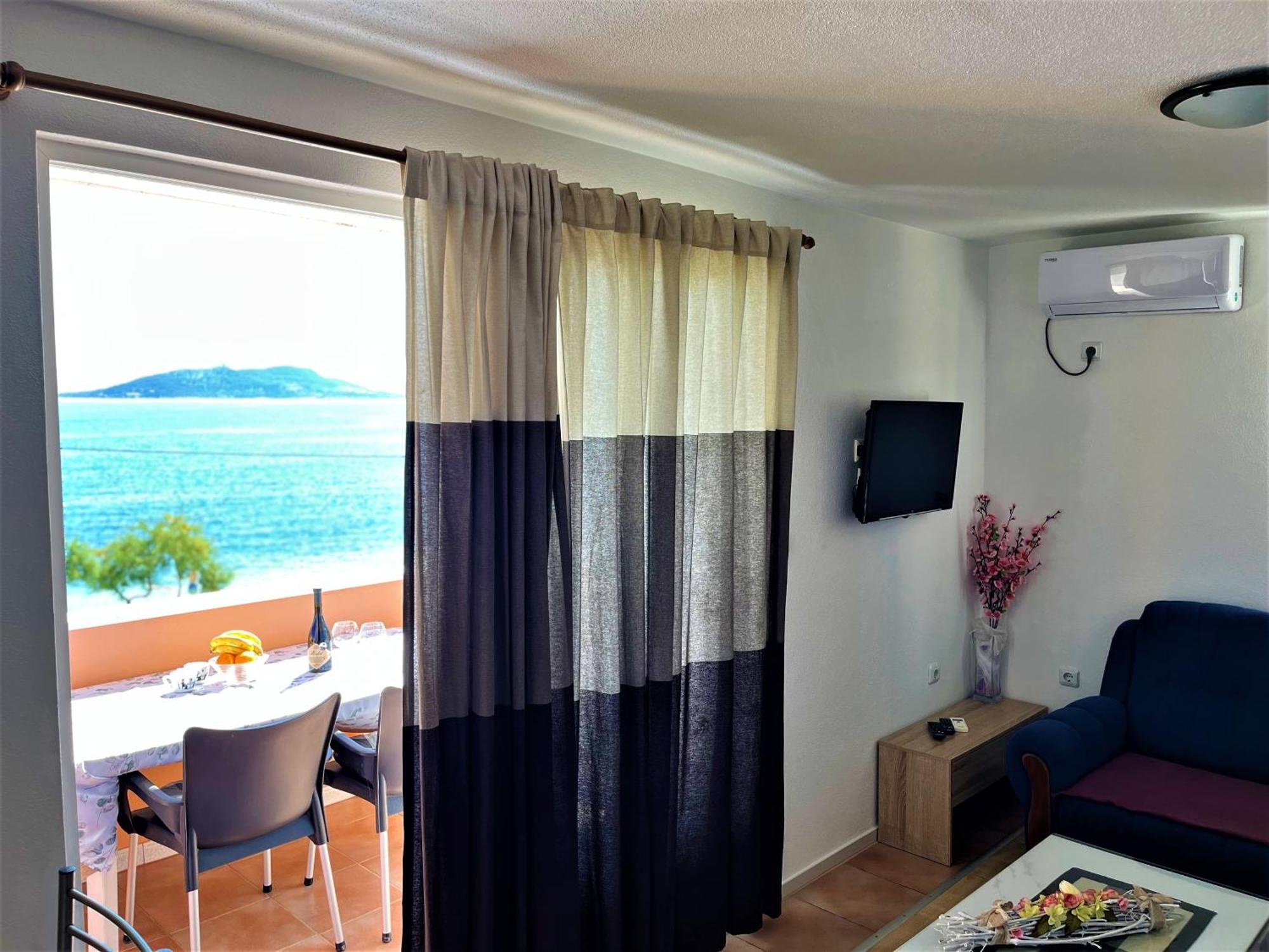 Marinovi Dvori Apartment Slatine Bagian luar foto