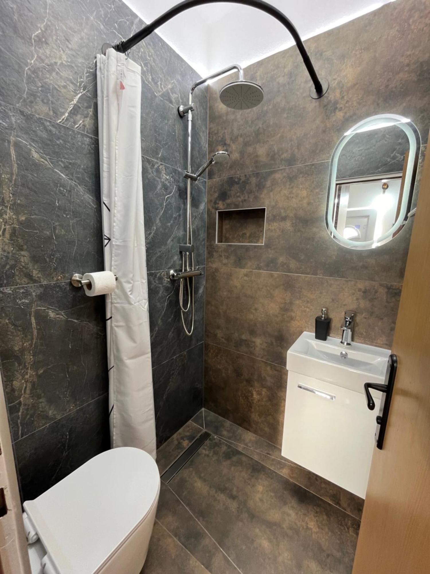 Marinovi Dvori Apartment Slatine Bagian luar foto