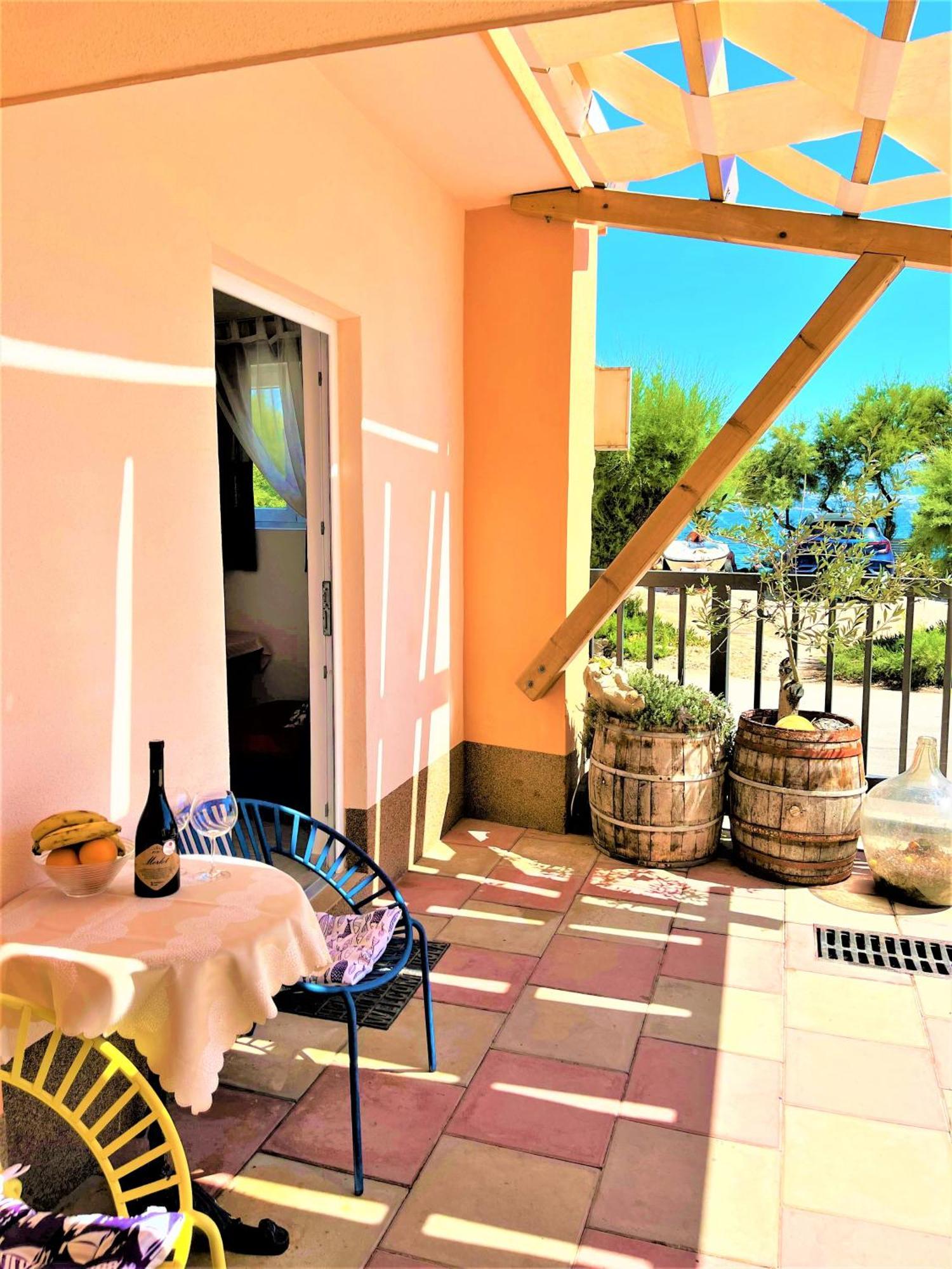 Marinovi Dvori Apartment Slatine Bagian luar foto