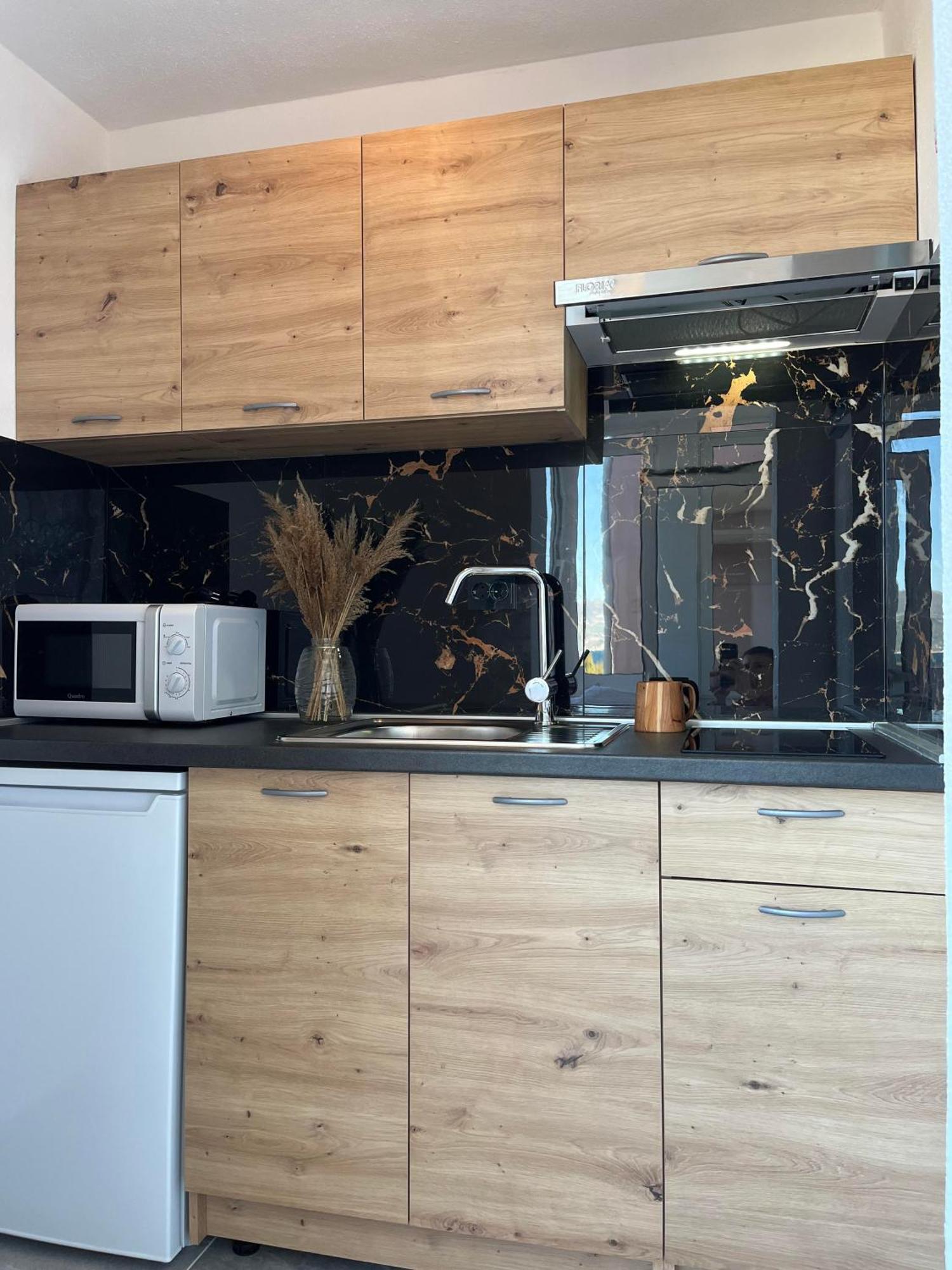 Marinovi Dvori Apartment Slatine Bagian luar foto
