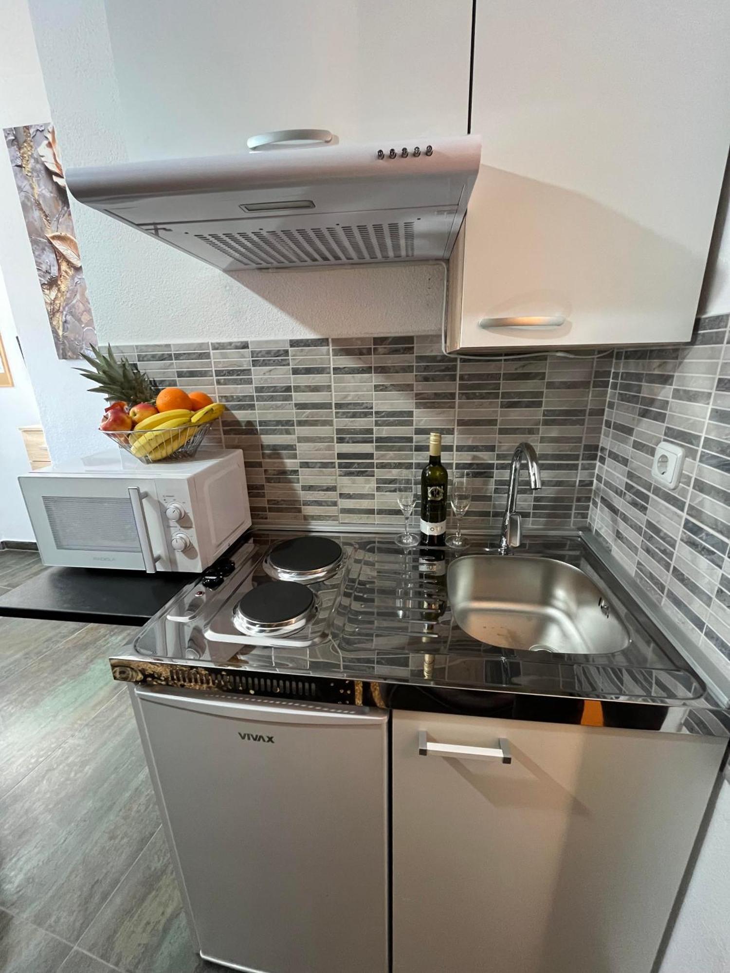 Marinovi Dvori Apartment Slatine Bagian luar foto