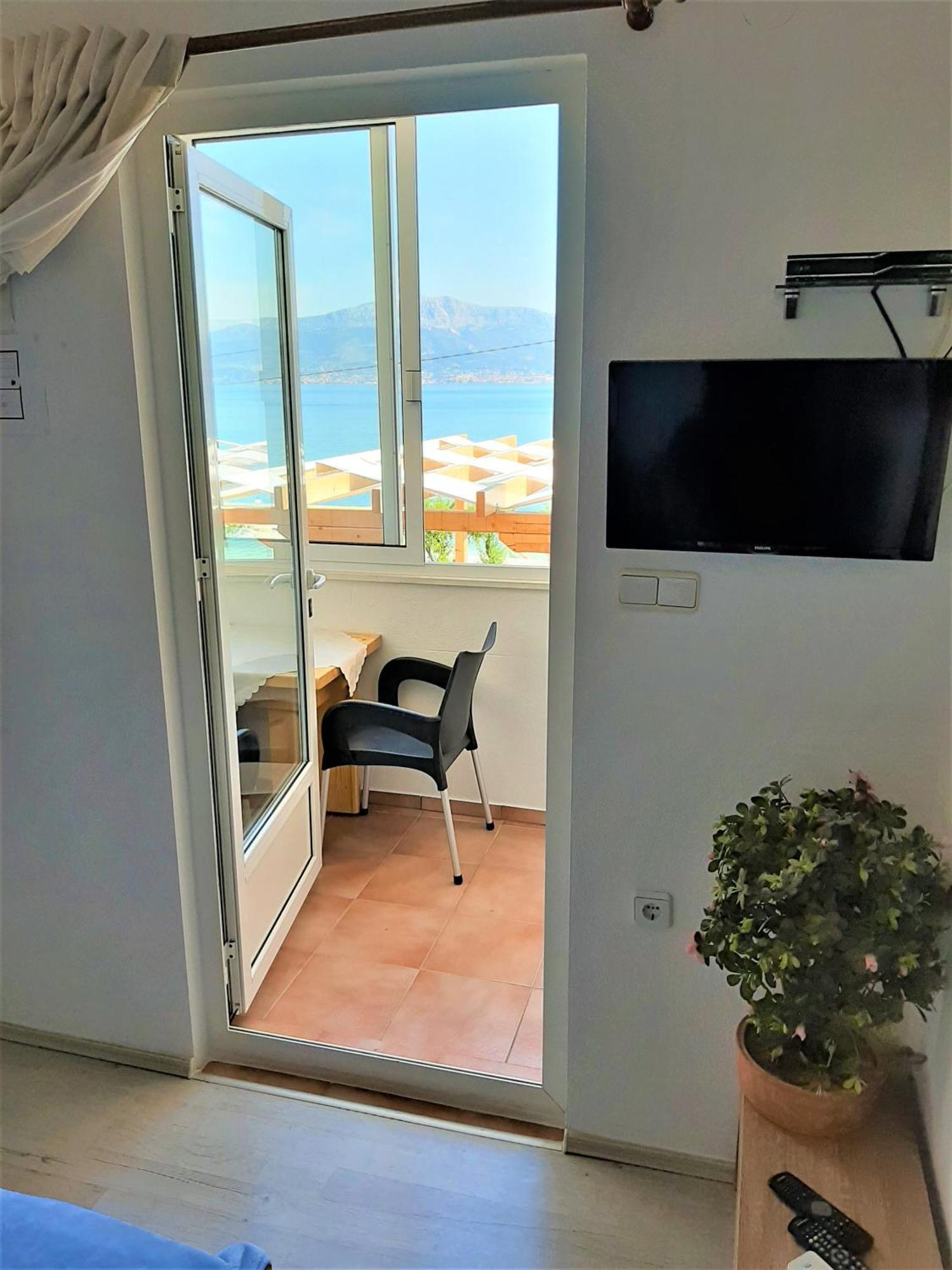 Marinovi Dvori Apartment Slatine Bagian luar foto